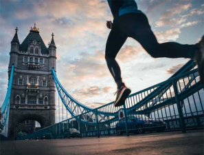 london-marathon-lauefer-ueber-towerbridge london-marathon-lauefer-ueber-towerbridge