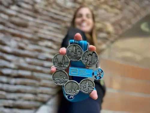 marathon-majors-laueferin-mit-medaille-2025 marathon-majors-laueferin-mit-medaille-2025